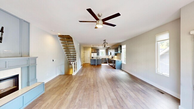 Building Photo - 208 Walnut Ave