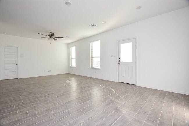 Building Photo - 5715 Aurora Grns Ln