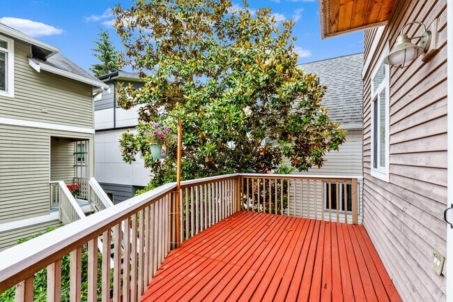 Building Photo - 3Bd/2.5Ba Seattle Home