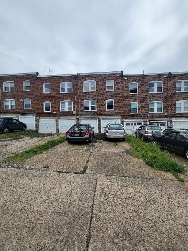 Building Photo - 3315 Indian Queen Ln