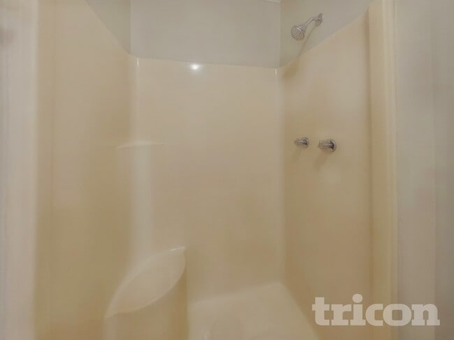 Building Photo - 6273 Branch Hill Cir