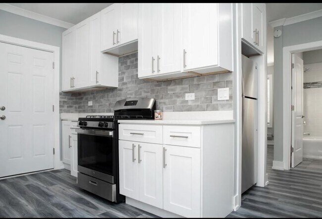 Building Photo - 0 bedroom in Chicago IL 60613