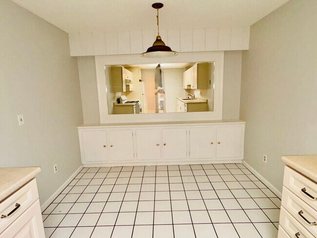 Building Photo - 255 North Rd