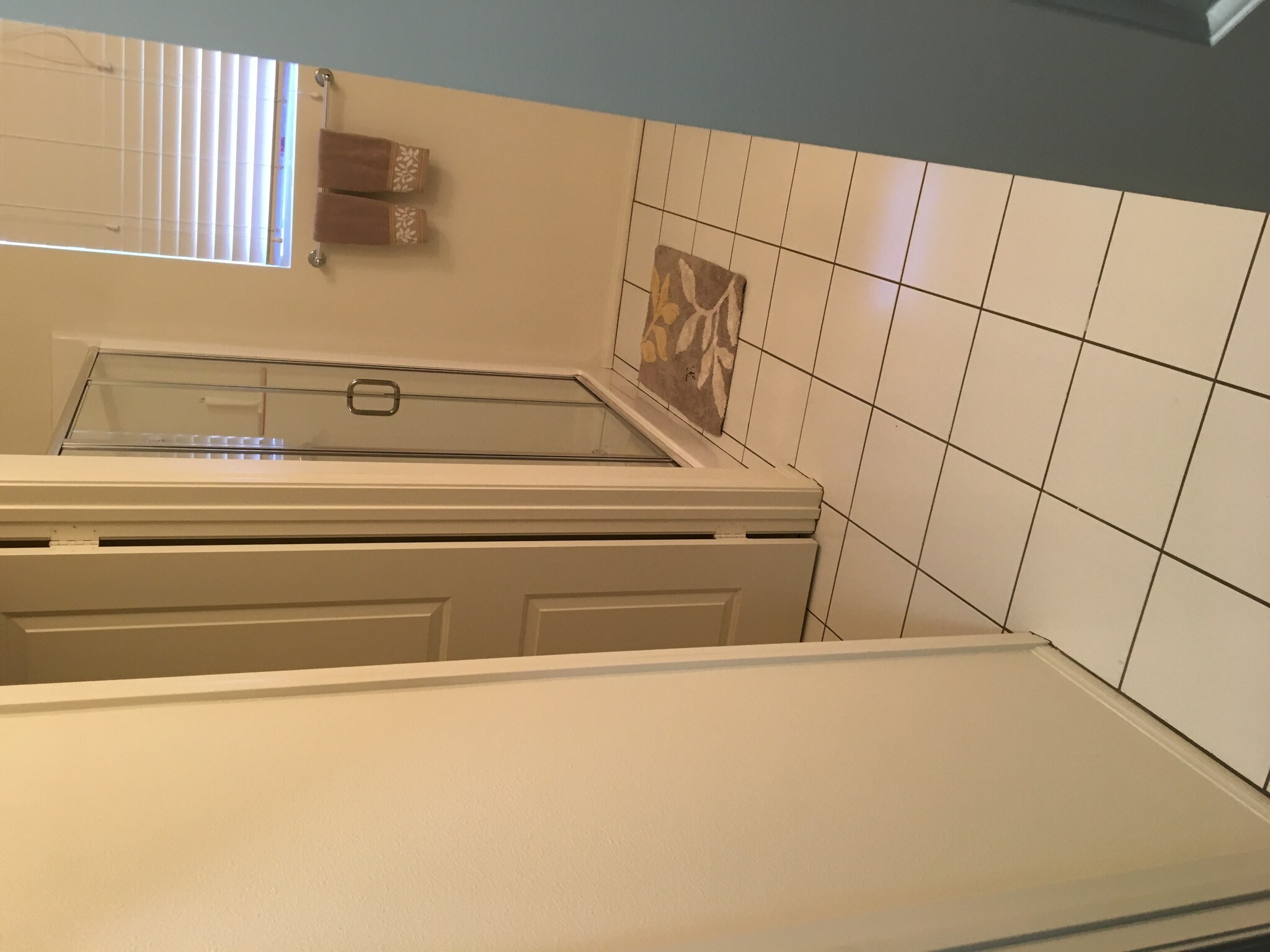 Master bathroom - 10958 Kittridge St