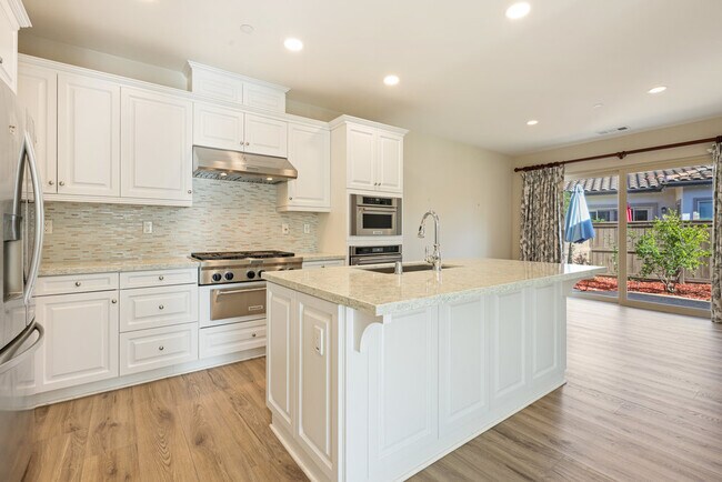 Primary Photo - 8137 Auberge Cir