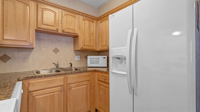 Building Photo - Fantastic 1br/1bath Condo in Gulfport/Unfu...