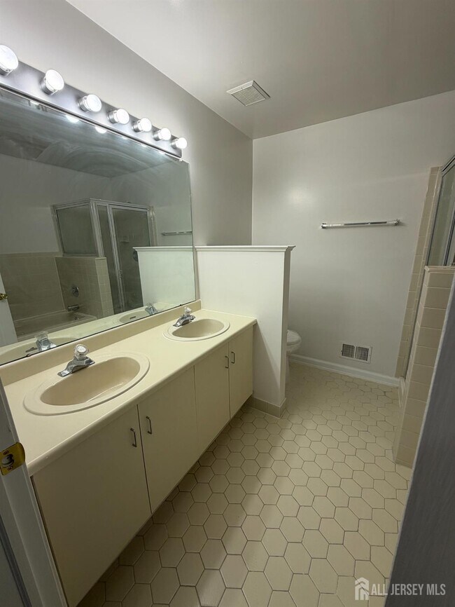 Building Photo - 32 Columbus Dr