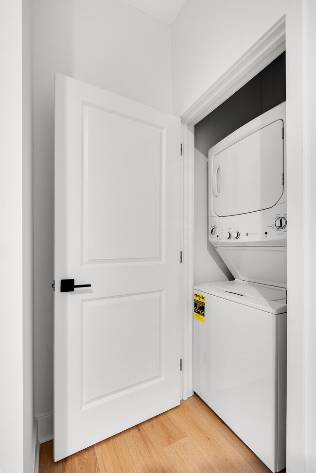 Building Photo - 1328 S 9th St