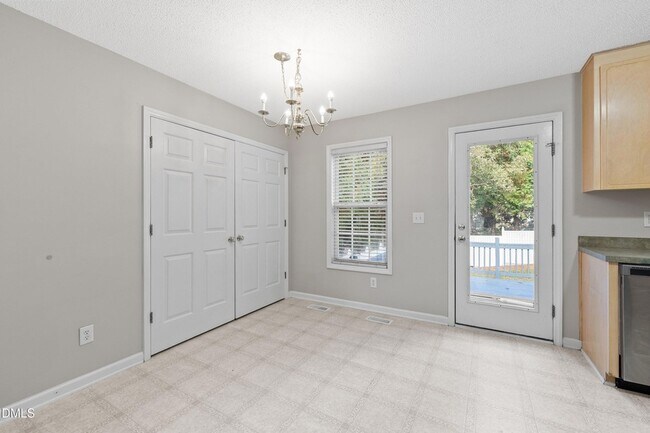 Building Photo - 1224 Grovewood Dr