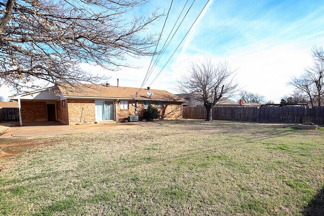 Building Photo - Warr Acres