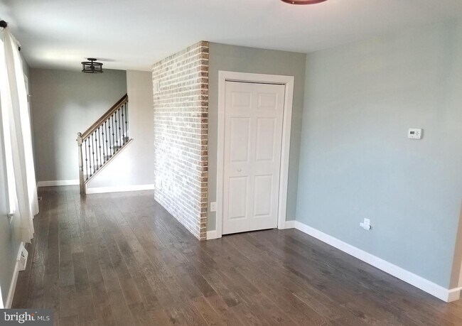 Building Photo - 914 Tuckerton Rd