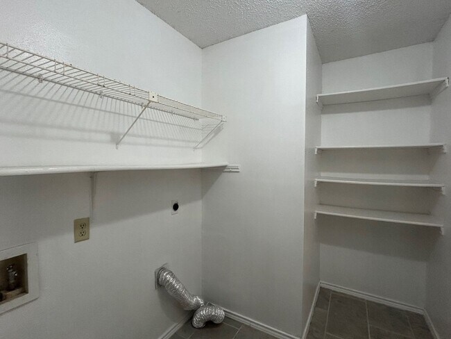 Building Photo - AVAILABLE NOW 4 BED/ 2 BA HOUSE FOR RENT! LP 1604/PUE RD