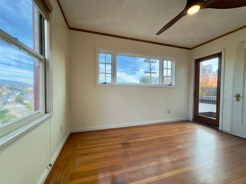 Building Photo - 645 Jean St