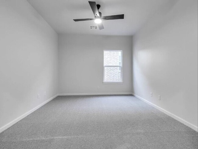 Building Photo - Model Home in East Edmond + 3 bedrooms + B...