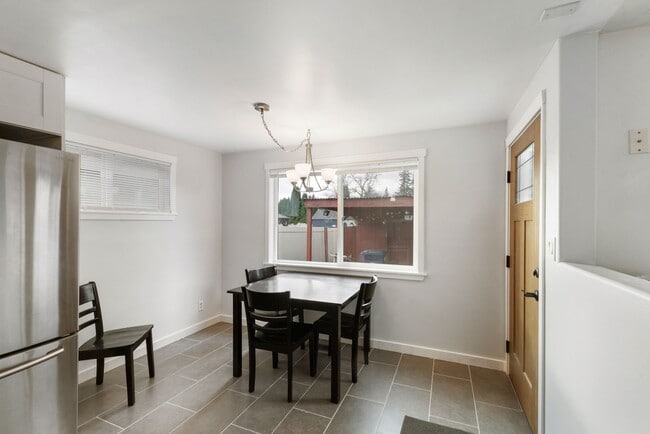 Building Photo - Charming 3BR Home with Private Yard in Puyallup