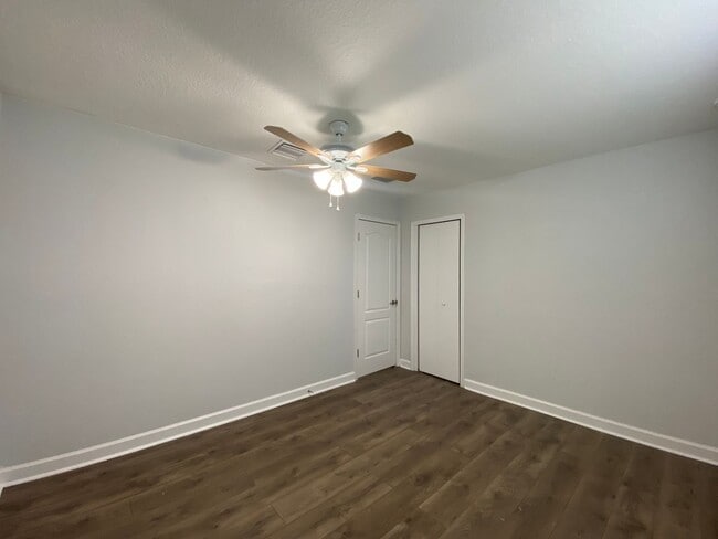 Building Photo - Spacious Waterfront 4BD/2.5BA Single Family Home in Orlando FL!