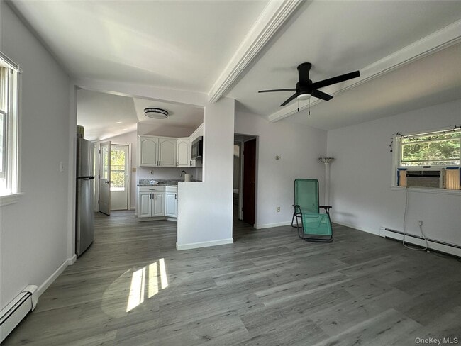 Building Photo - 33 Goldenrod Ave