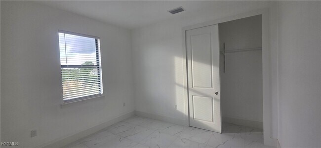 Building Photo - 925 Chenault St