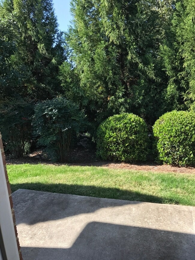 Building Photo - Adorable 1 bedroom 1 bath condo with garage located in Cotwold Park