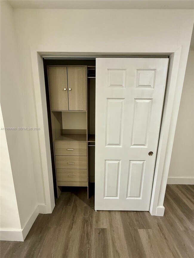 Building Photo - 1731 Alcazar Dr