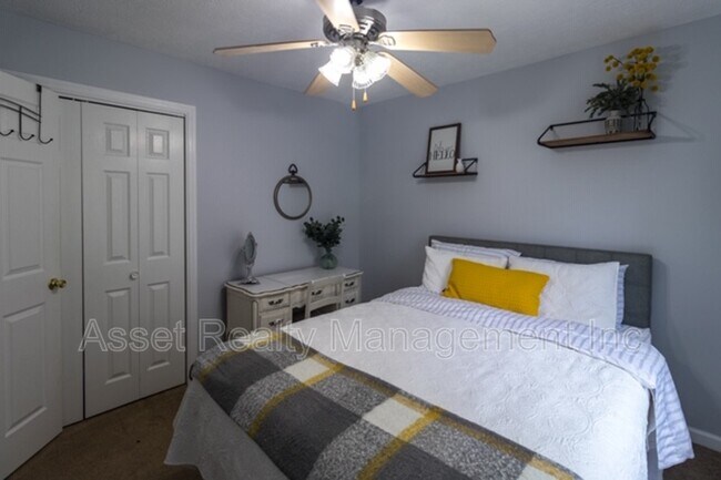 Building Photo - 9009 Tall Timber Dr