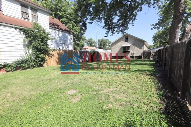 Building Photo - Two Bedroom House | Off Street Parking