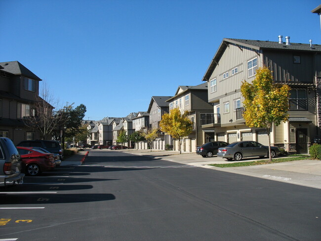 Building Photo - Beaverton Luxury Condo - APPLICATION PENDING