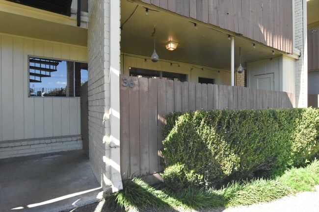 Building Photo - 7714 Renwick Dr