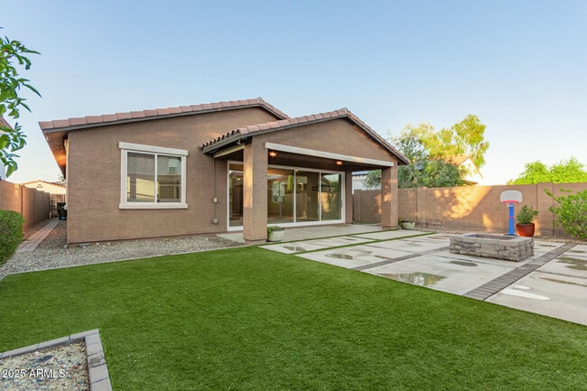 Building Photo - 743 E Constance Wy