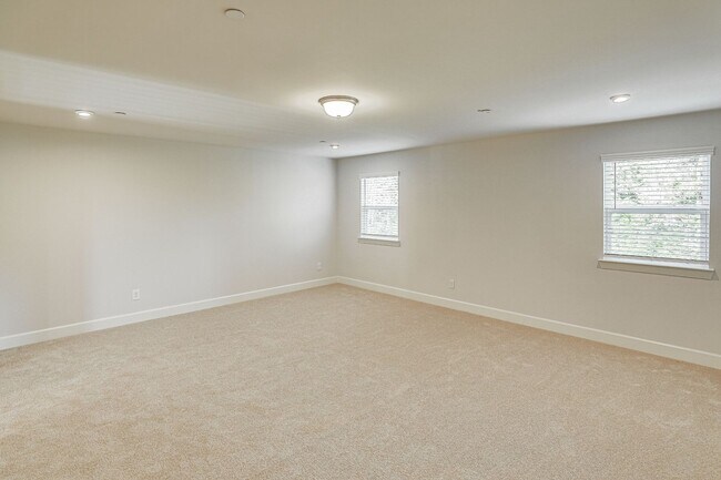 Building Photo - 5032 Ozment Dr