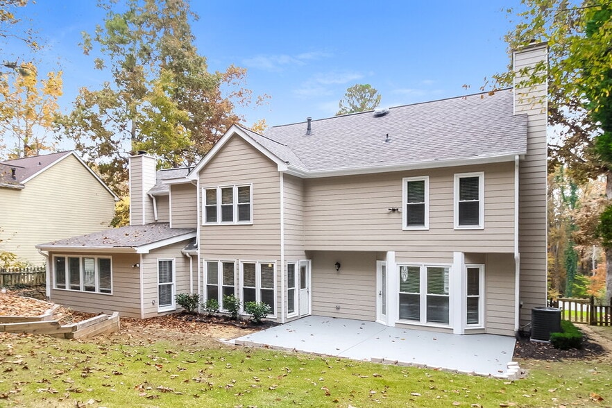 Building Photo - 2570 Broadmoor Ct