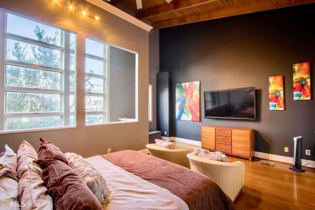 Building Photo - 205 Walker St SW