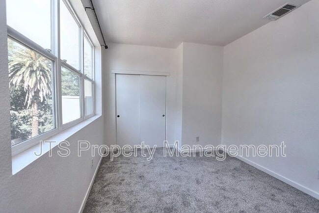Building Photo - 396 Midstream Ln