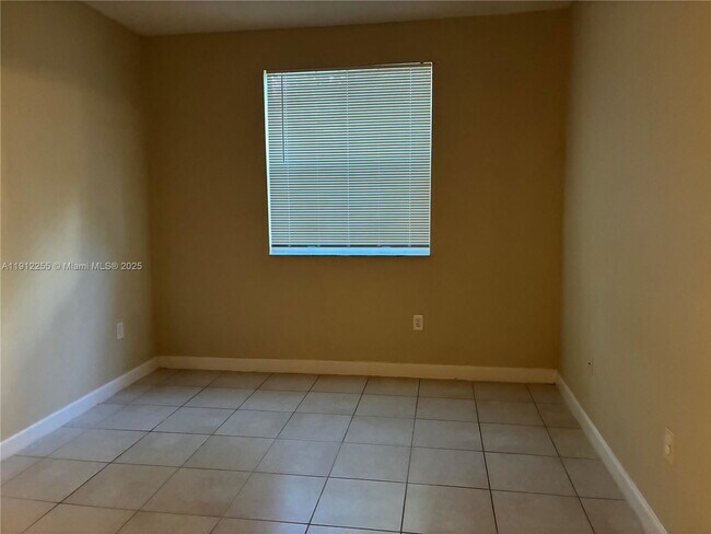 Building Photo - 1666 SE 27th Ct