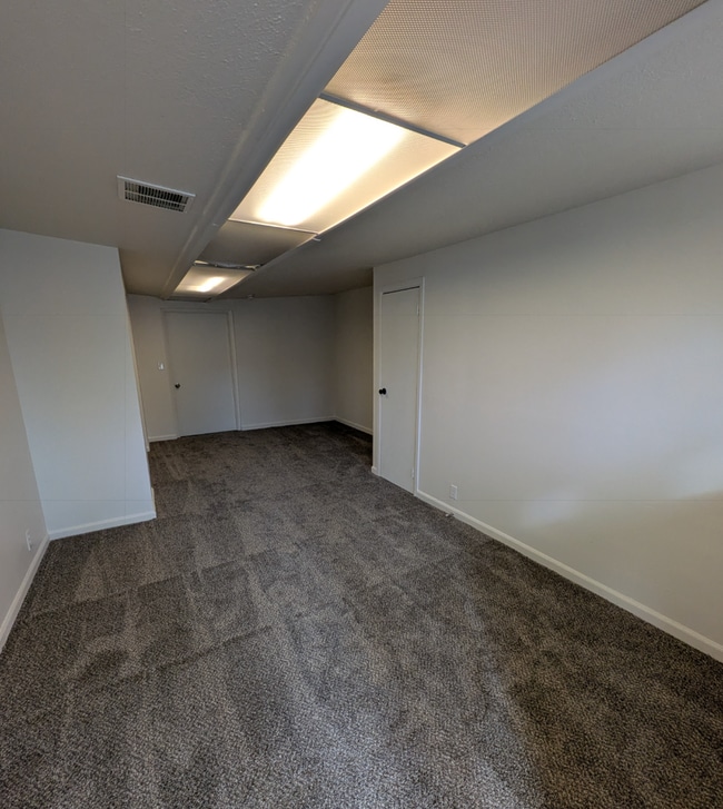 Building Photo - 8th15905