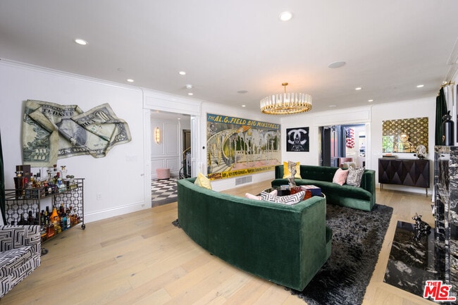 Building Photo - 9885 Carmelita Ave