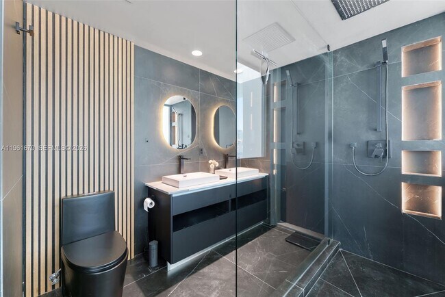 Building Photo - 460 NE 28th St