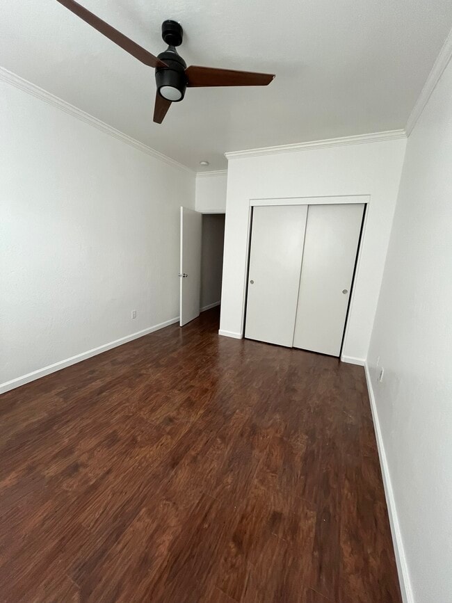 Building Photo - 5183 E Lowe Ave