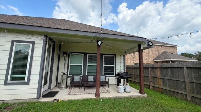 Building Photo - 25112 Slow Pnes Dr