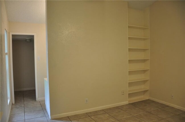 Building Photo - 1006 Canterfield Ln