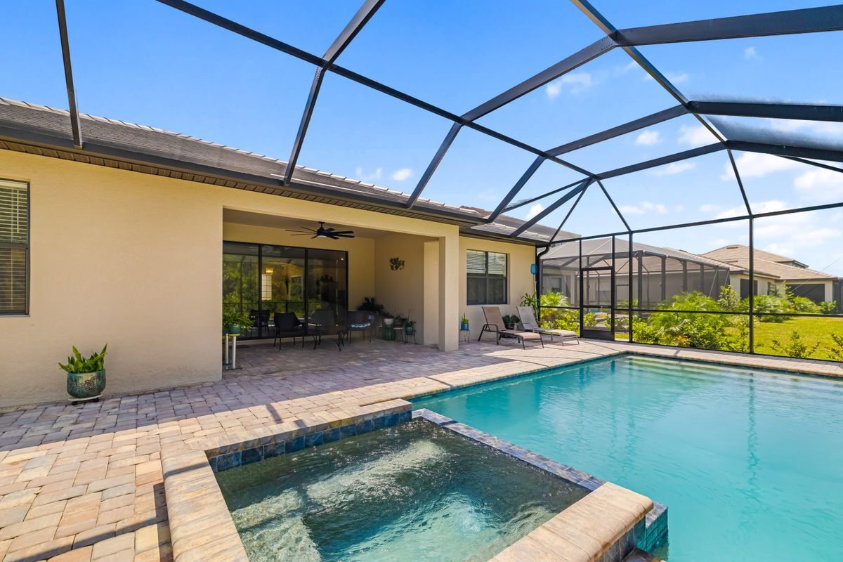 Building Photo - 5030 Saratoga Springs Run