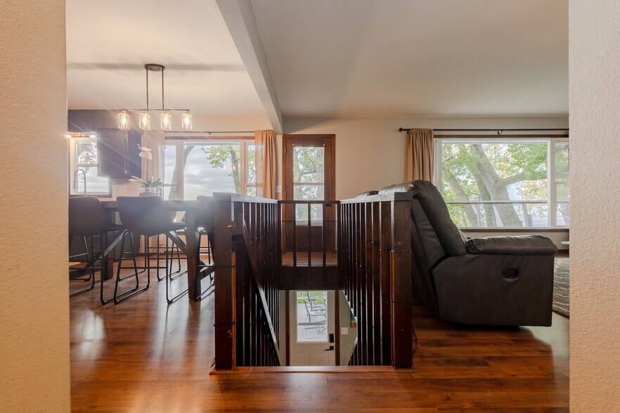 Building Photo - 6806 Sunset Strip NW