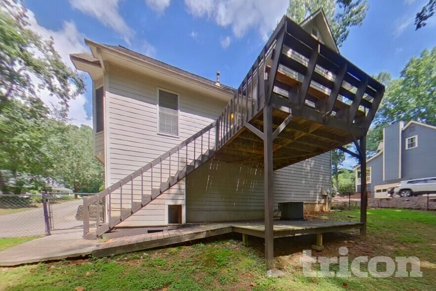 Building Photo - 649 Stratford Dr