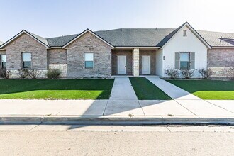 Building Photo - Newer Townhome Located South Of Town Near ...