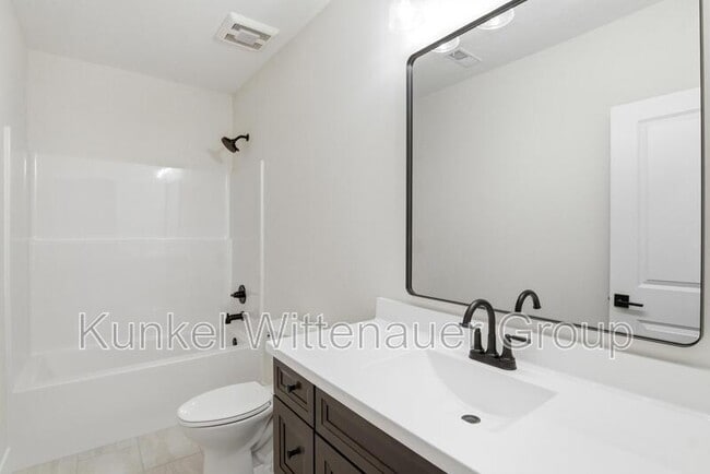 Building Photo - 829 Bushwood Way