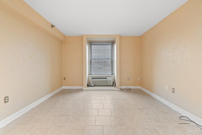 Building Photo - 224 E Garden St