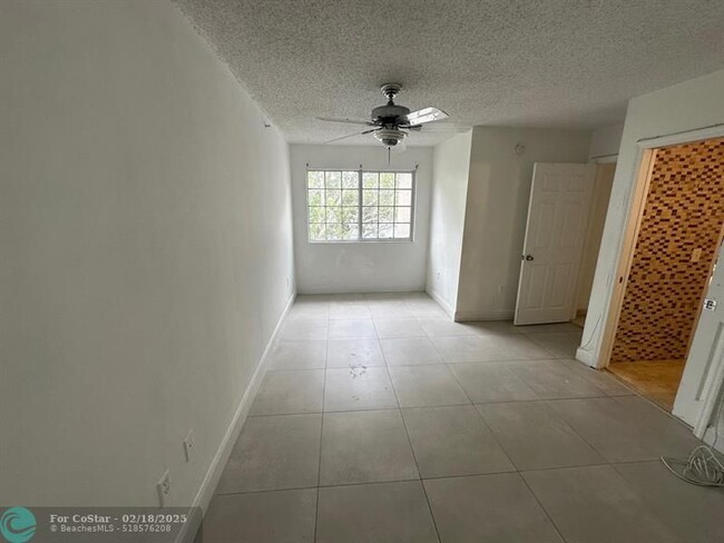 Building Photo - 5065 Wiles Rd
