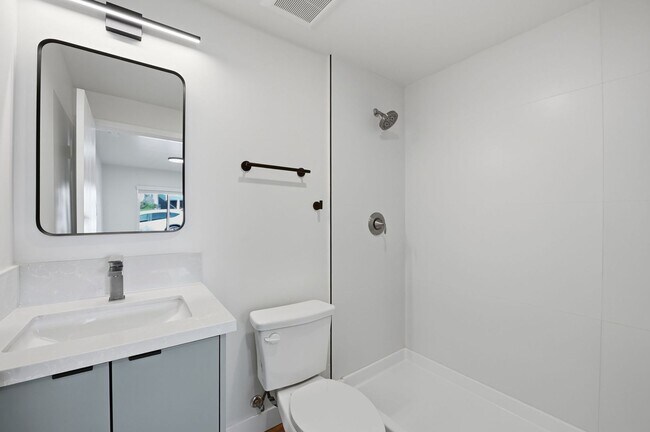 Building Photo - 2735 Broadway-5