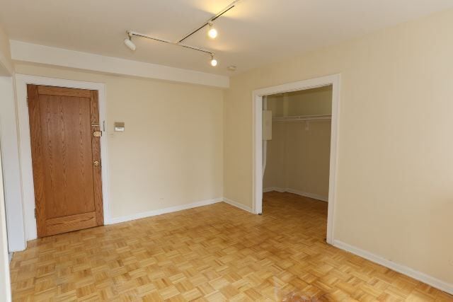 Building Photo - 629 W Belmont Ave