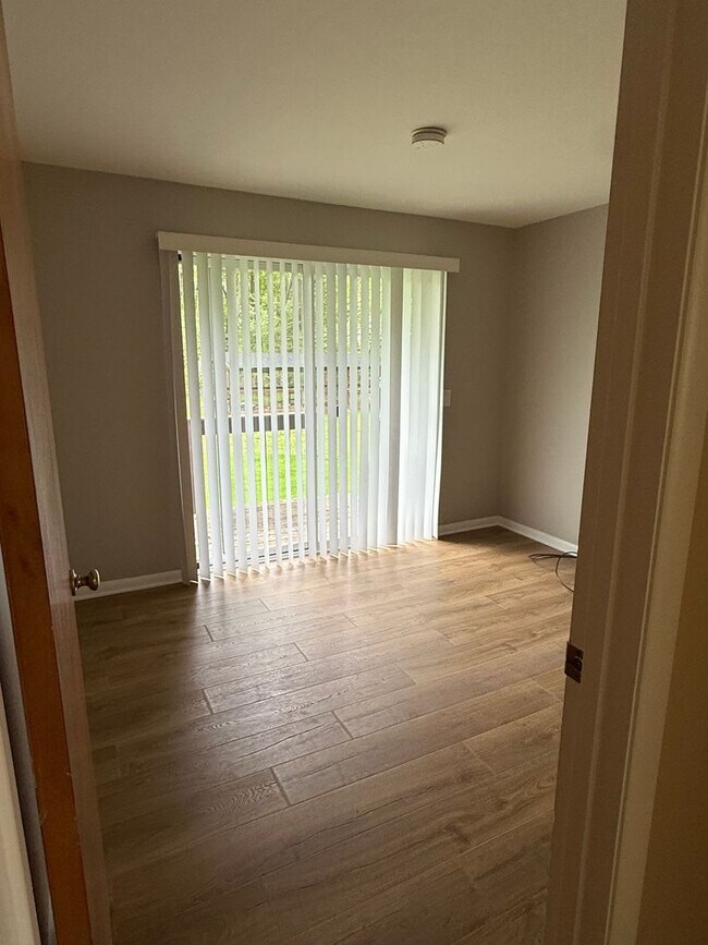 Building Photo - Fully Remodeled 3 bedroom House